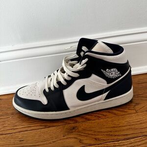 ⚪️🔵 Jordan 1 Mid White/Navy Blue Sneakers